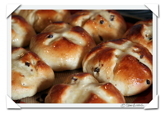 picture photograph  copyright of sam breach recipe for how to make hot cross buns http://becksposhnosh.blogspot.com/