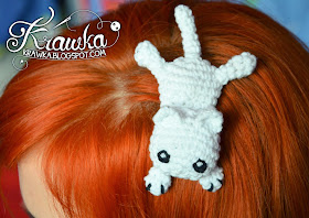Krawka: Little white kitten - Crochet hair accessory with free pattern