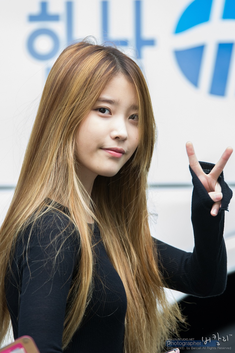 131011 IU - KBS 'Music Bank' Commute - 17p