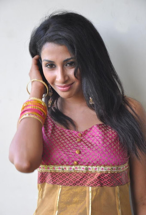 gayatri iyer latest photos