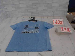 中古品　子供服　１４０㎝　UNDER ARMOUR　ブルー　半袖Tシャツ　１１０円
