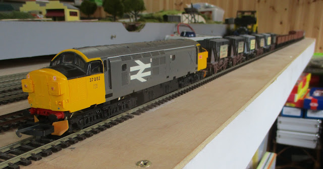 Lima Class 37 Railfreight