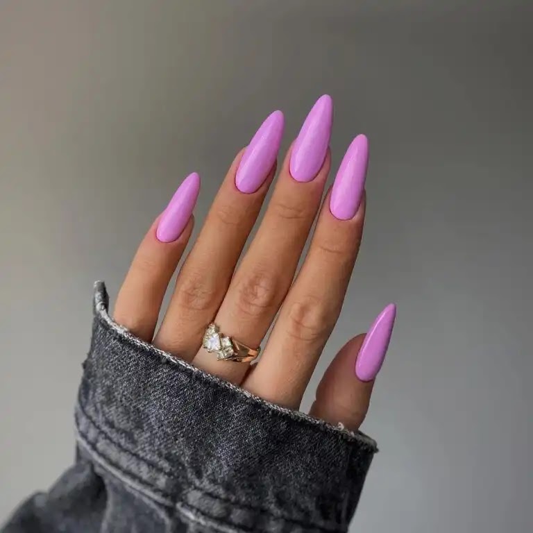 40 Aesthetic Almond Nail Designs to Inspire You - RoyalDailyImages