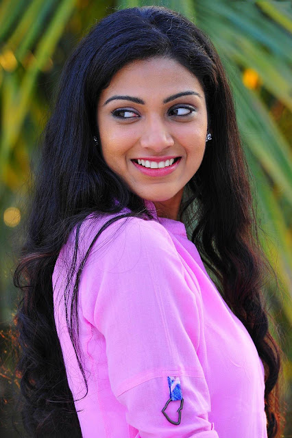 Telugu Beautiful Actress Avanthika Latest Cute Smiling Pics
