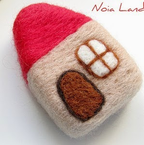 http://www.noialand.com/2012/05/tutorial-casita-de-fieltro-afieltrar.html