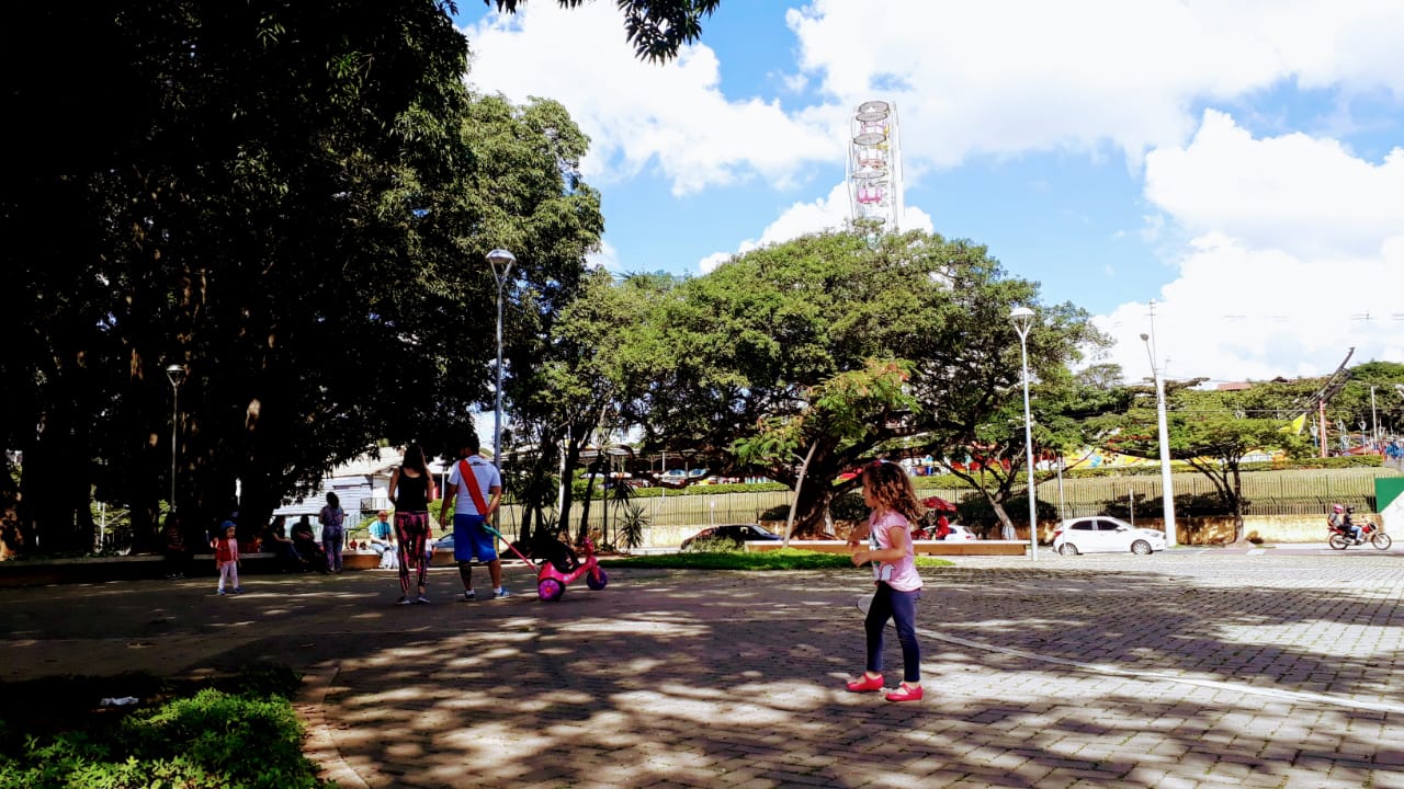 Praças em Belo Horizonte - piquenique ou com Parquinho