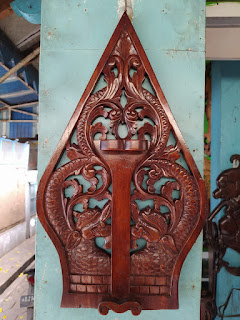 Blawong tempat keris Model gunungan