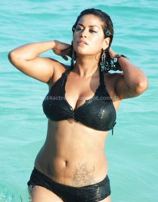 MUMAITH KHAN HOT BIKINI