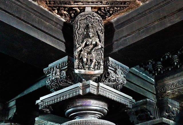 Sculptures of Madanika's on the central four pillars, in the pic is Gandharva Shilabalike