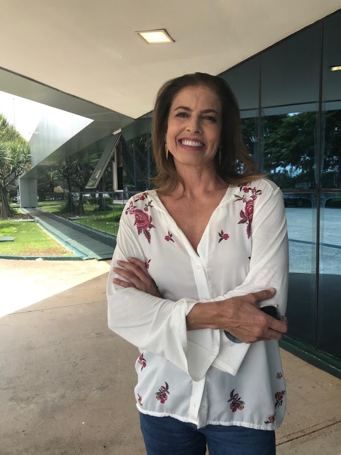 A Bela do Domingo: Débora Meneses