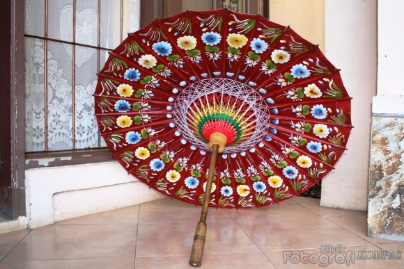 Aneka Produk Kerajinan Tasikmalaya: Payung Geulis