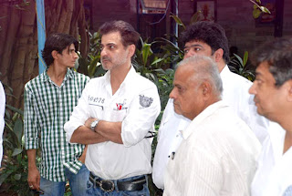 Shahrukh,Priyanka & Others at  Ashok Mehta's funeral ceremony