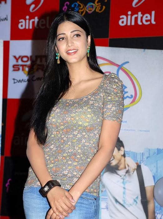 sruthi hasan at oh my friend movie promotion photo gallery