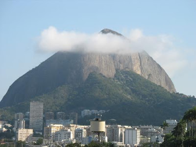 Morro Dois Irmãos, foto de Hariklia Papapetrou publicada no blog good news de Isabella Lychowski