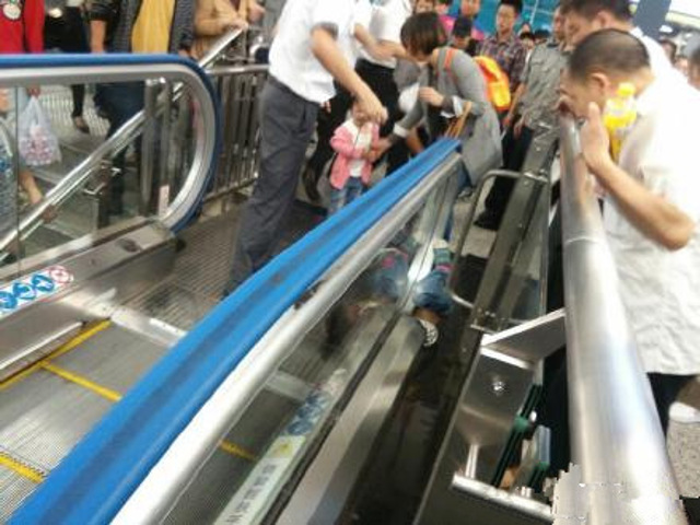 4-year-old Boy Passed Away In China After Getting Stuck In The Escalator! UNBELIEVABLE!