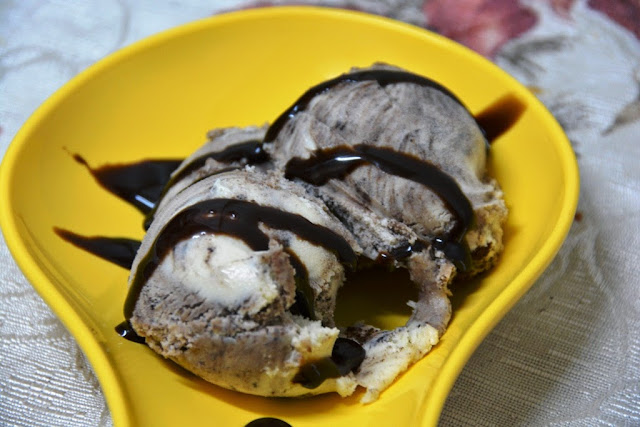 halva cocoa ice cream scoops