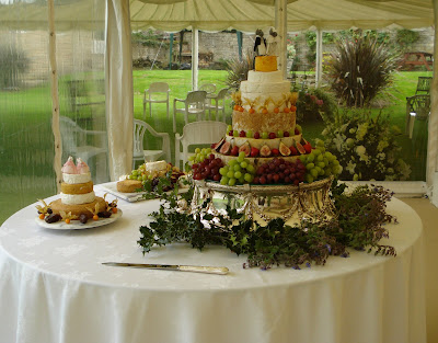 Wedding Table Pictures on Best Pictures Gallery Of Cheese Wedding Cake