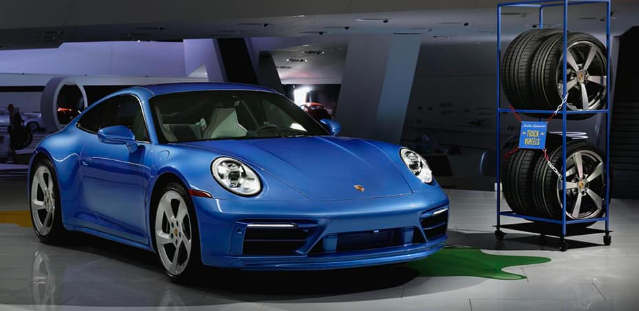 Agar mendapatkan restu dari Porsche, Pixar mengijinkan beberapa petinggi Porsche untuk melihat versi awal Cars sebelum rilis. Awalnya petinggi Porsche ragu karakter Sally sebagai wanita karena 85% pembeli 911 adalah pria, namun Ward berhasil membujuk petinggi Porsche dengan menyebut Sally bisa meningkatkan pembeli wanita. Tercatat Porsche menjadi pabrikan pertama yang setuju melisensi mobil mereka di Cars.