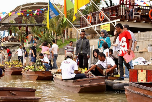 Ah Poong Floating Market Sentul