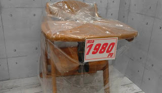 中古品　木製ローチェア　１９８０円