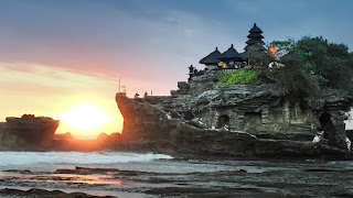 Pura Tanah Lot Bali, Sejarahnya, Lokasinya, & Harga Tiketnya. 