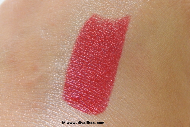 Maybelline Color Show Big Apple Red Creamy Matte Cosmopolitan Red Swatch