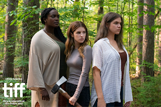 Anna Kendrick as Alice, Kaniehtiio Horn as Tess, Wunmi Mosaku as Sophie in Alice, Darling