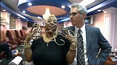 picture of a woman with the longest finger nails