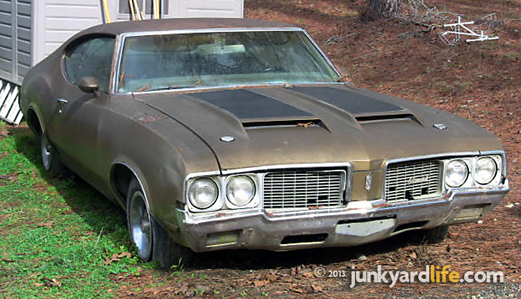 Junkyard Life Classic Cars Muscle Cars Barn Finds Hot Rods And Part News Cars In Yards 1970 Olds Cutlass 4 4 2 Clone Found On Craigslist With W 30 455 Engine W 25
