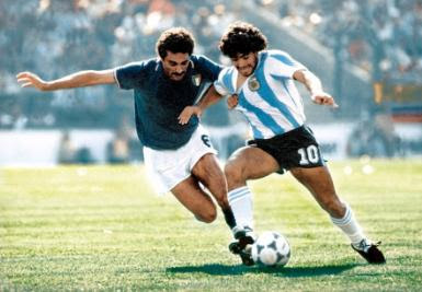 Maradona pela selecao Argentina na Italia