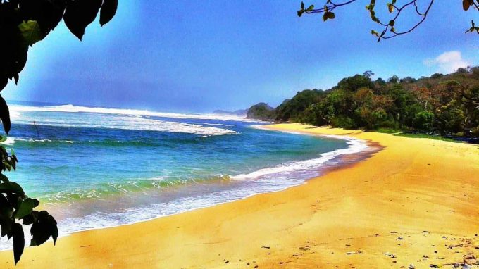 11 Pantai Terindah Di Malang Yang Siap Memanjakan Wisatawan