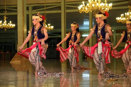 Namanama Tarian tradisional Indonesia dan asal daerahnya