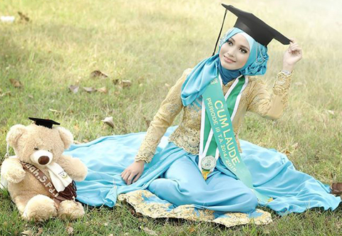 model baju kebaya wisuda hijab