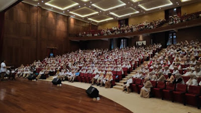 Ratusan emak-emak politik Memenuhi Padepokan Prabowo di Hambalang