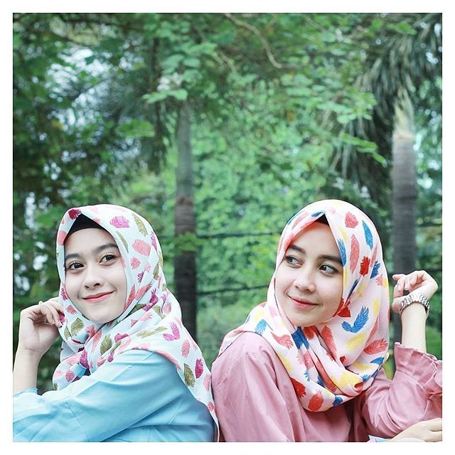 21 Model Baju Hijab Untuk Anak  Kuliahan Dijamin 