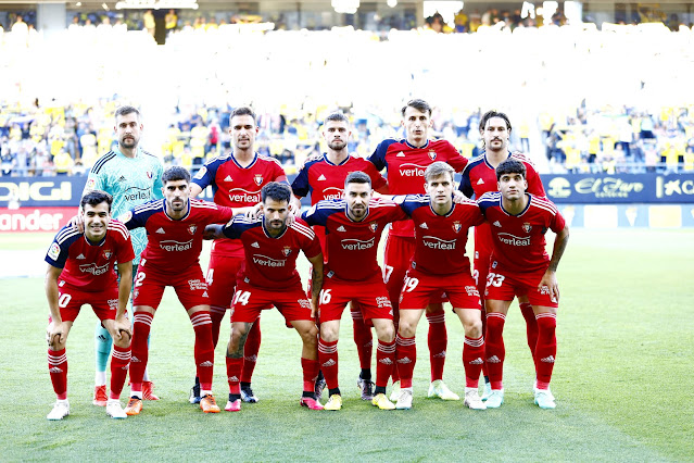 CLUB ATLÉTICO OSASUNA. Temporada 2022-23. Aitor Fernández. Unai García, Iker Muñoz, Ante Budimir y Juan Cruz. Manu Sánchez, Nacho Vidal, Rubén García, Moi Gómez, Pablo Ibáñez e Iker Benito. CÁDIZ C. F. 0 C. A. OSASUNA 1 Martes 25/04/2023, 19:30 horas. Campeonato de Liga de 1ª División, jornada 31. Cádiz, estadio Nuevo Mirandilla: 18.008 espectadores. GOLES: ⚽0-1: 62’, Rubén García.