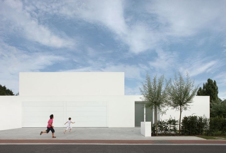 Minimalist Home by Beel & Achtergael Architects from the street