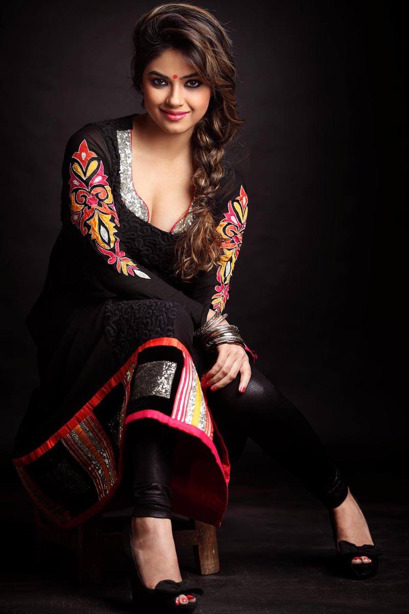 Meera+Chopra+New+Hot+Photoshoot+images+(9).jpg