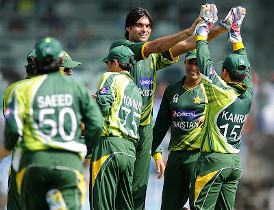 muhammad irfan celebrating after gating a wicket of indians 