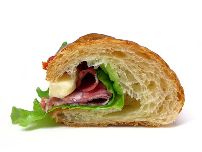 クロワッサン・サラミ・カマンベール（Croissant salami camembert） | PAUL（ポール）