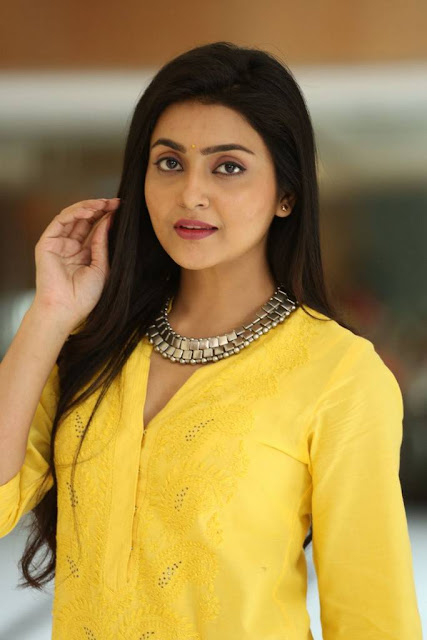 Telugu actress Avanthika cute looks in yellow dress