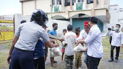 Pemprov NTB Kembali Bagi Ribuan Paket Sembako Untuk Warga Mataram