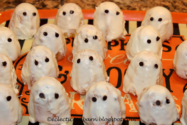 Eclectic Red Barn: Ghosts Cakes