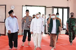Maruf Amin Salat Jumat Bersama Pj Gubernur Banten dan Wakapolda  di Masjid Agung Penata