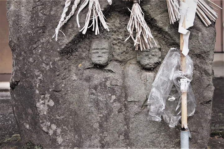 鳥取県西部の道祖神、箕薬師堂横の双体道祖神