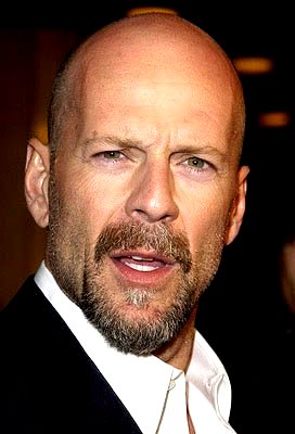 Foto de Bruce Willis con bigote y barba
