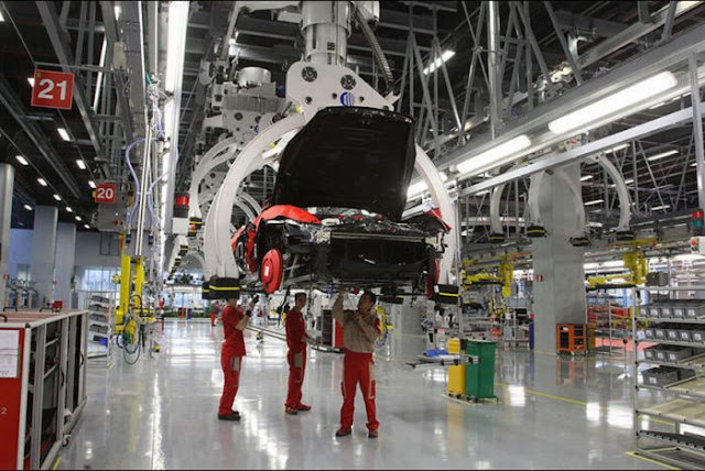 Foto-foto Pabrik Pembuatan Mobil Ferrari [ www.BlogApaAja.com ]