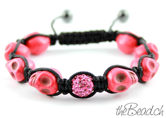 Makramee Shamballa Armband mit Totenköpfen SKULL