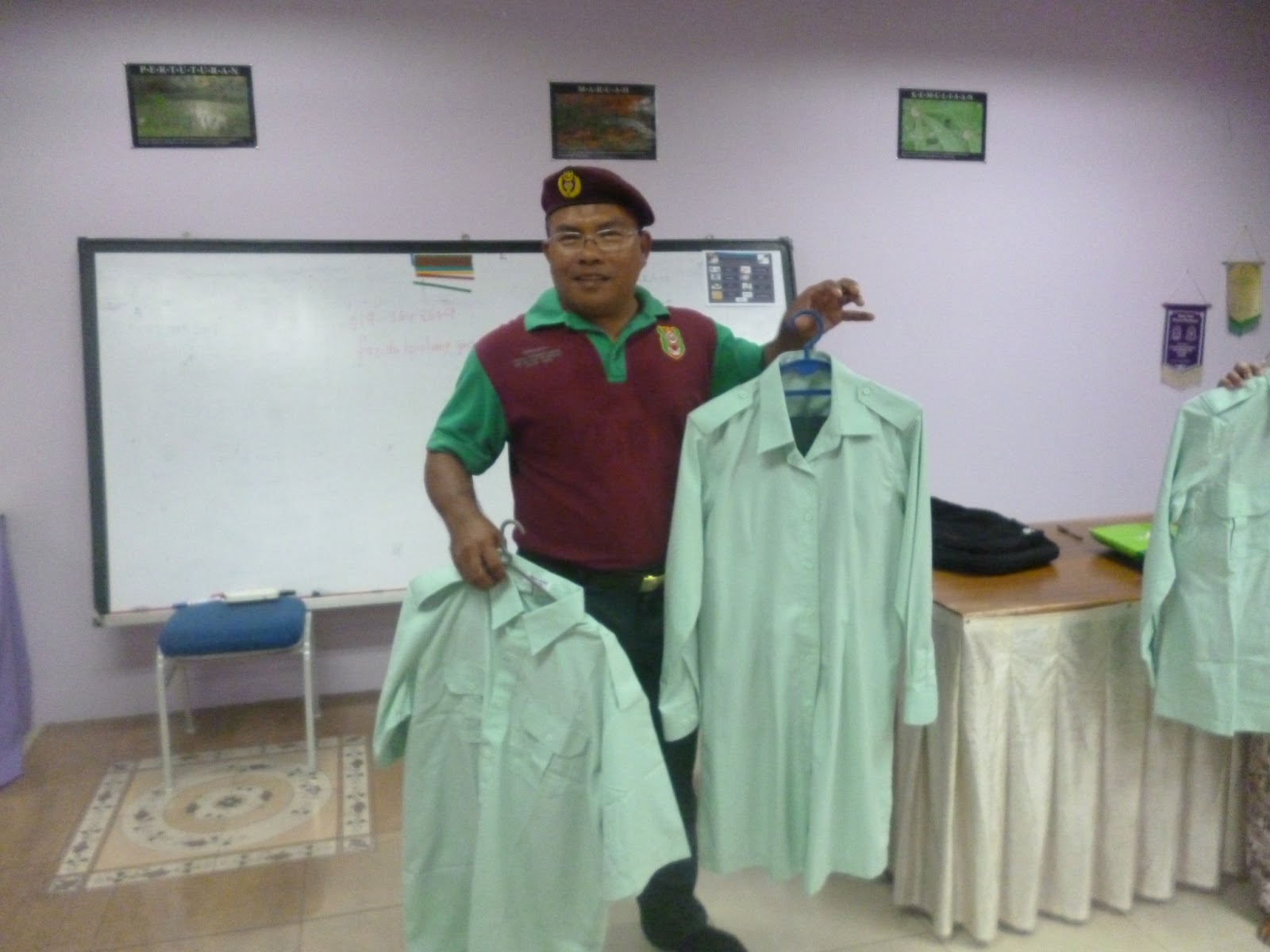  KADET  REMAJA  SEKOLAH 