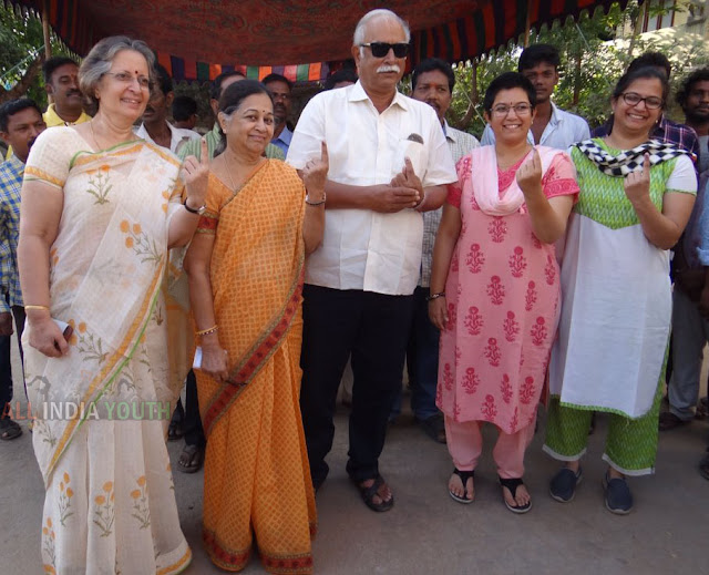 Pusapati Ashok Gajapathi Raju with his family